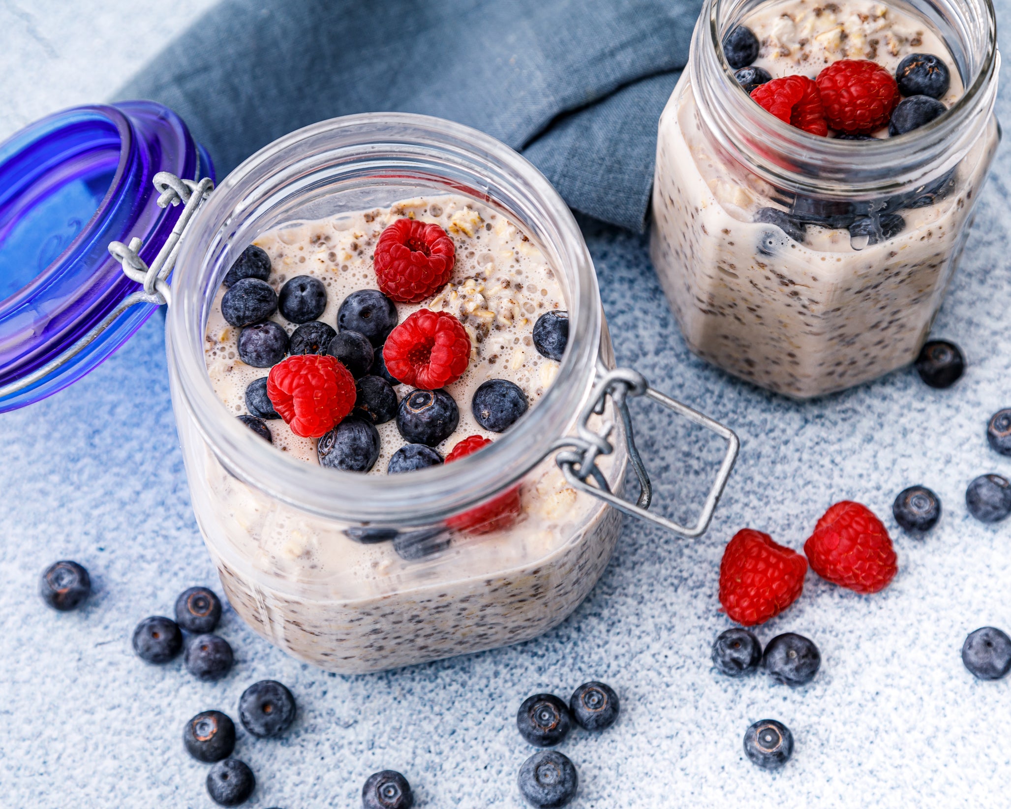 Breakfast in a Jar - Overnight Oats with Berries